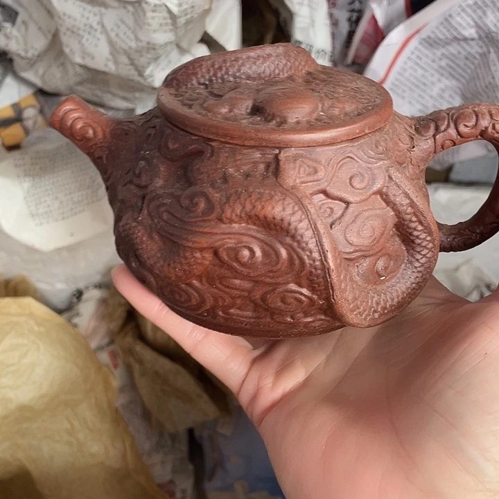 茶壶紫砂原矿泥料手工制作的一把紫砂壶。