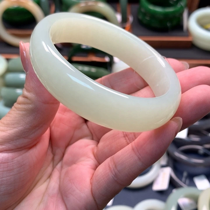 【闪购商品】未镶嵌手镯和田玉