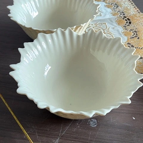 微瑕，不能明火，口径19高度7，2个黑点颗粒