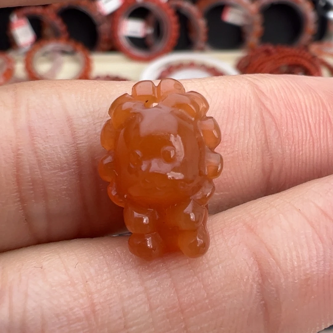 南红玛瑙未镶嵌颈饰小狮子