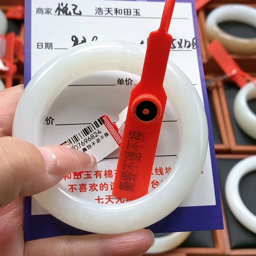 【闪购商品】未镶嵌手镯和田玉悦*✨