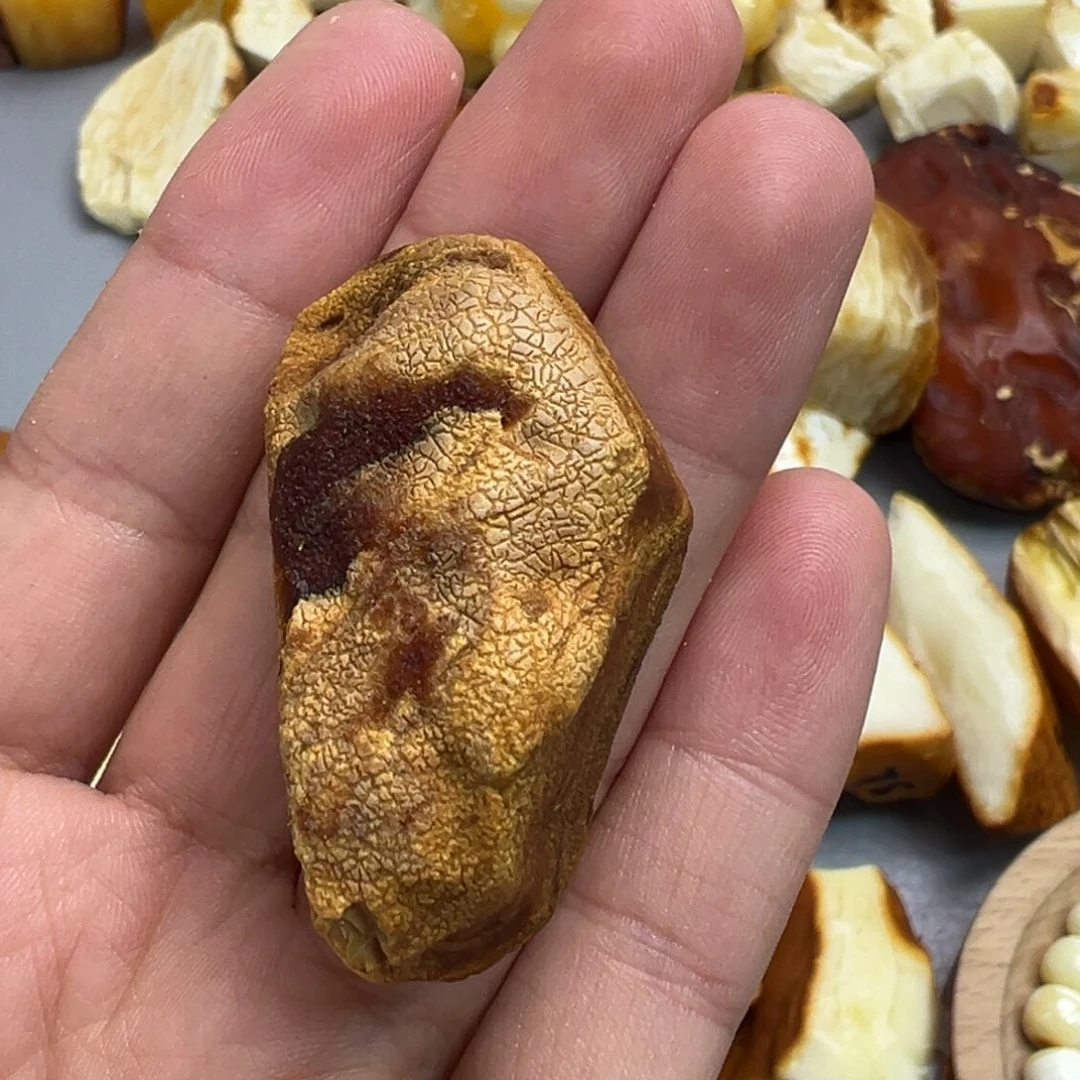 定制琥珀未镶嵌上**水蜜蜡