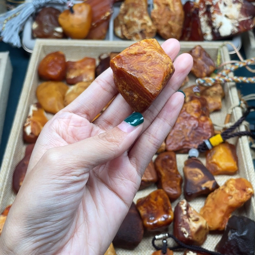 琥珀未镶嵌珠宝奇石