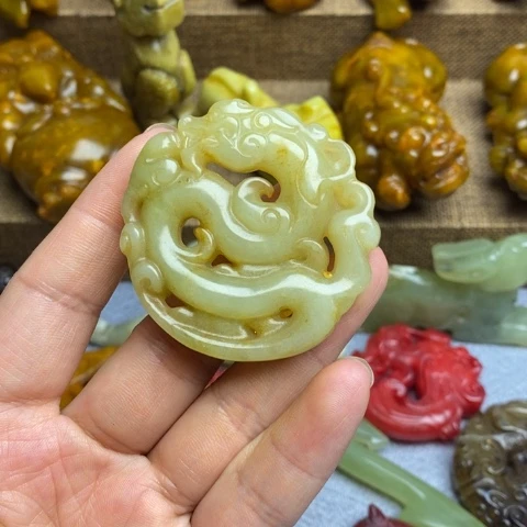 蛇纹石玉未镶嵌颈饰137