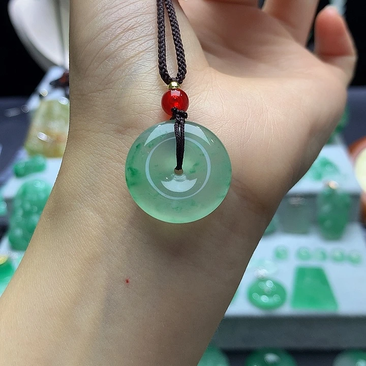 石英质玉（非洲翠）未镶嵌颈饰