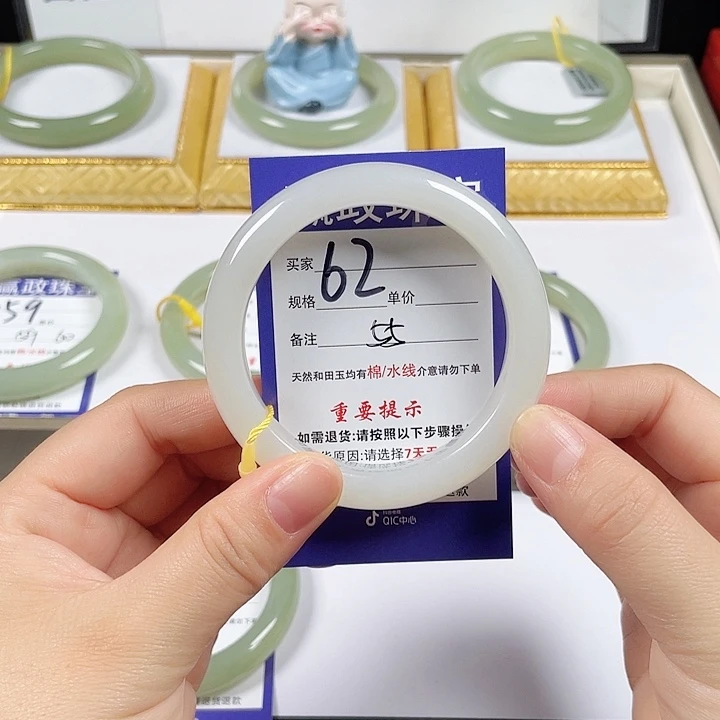 和田玉未镶嵌手镯