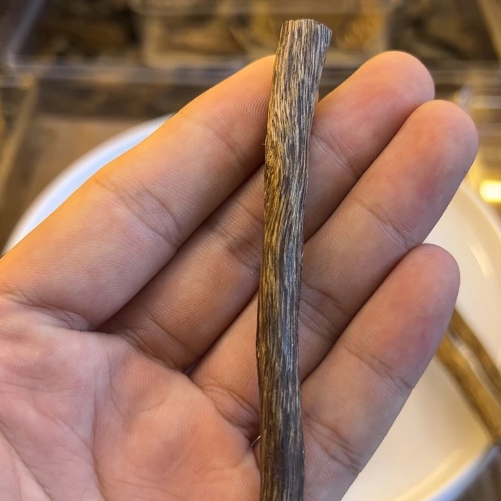 海南沉香树心油1.98克