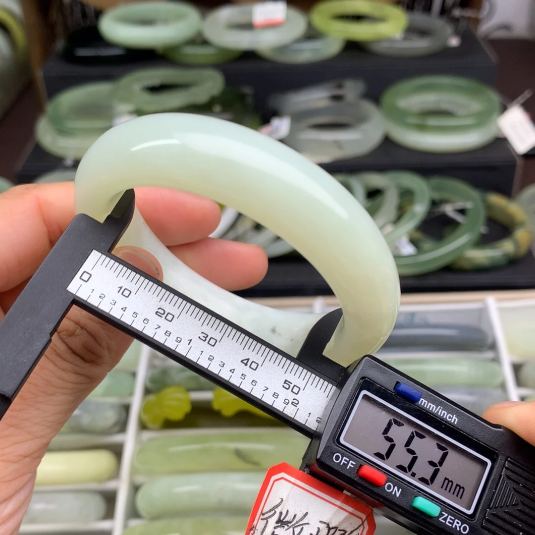 蛇纹石玉未镶嵌手镯573