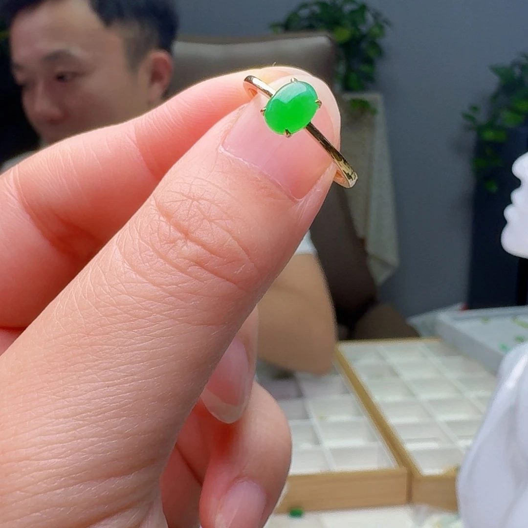 翡翠18K金镶嵌戒指天然