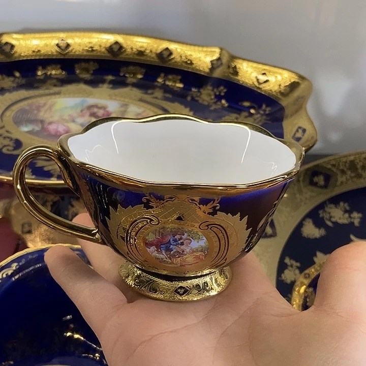 瓷片微瑕2只…………………………………