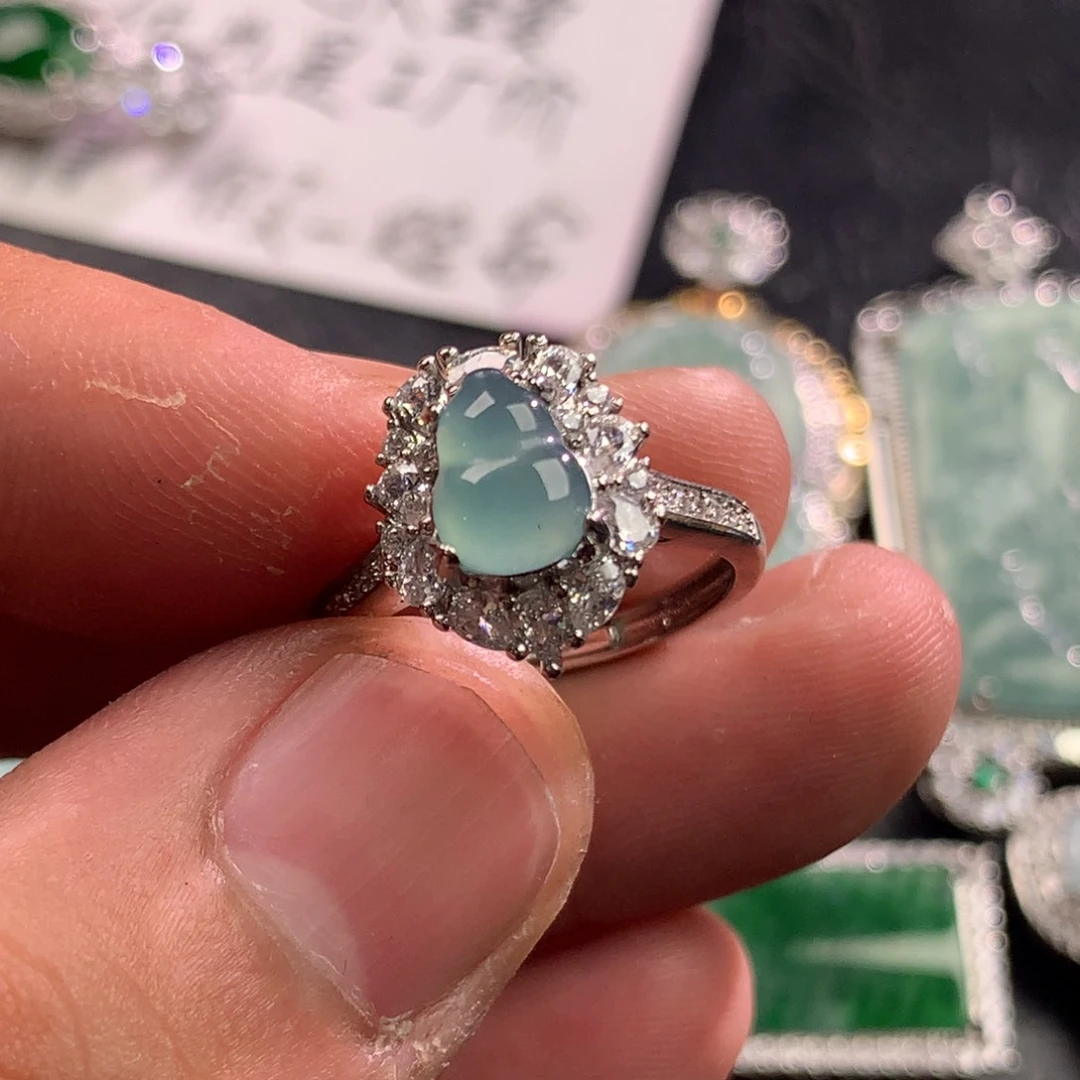 翡翠未镶嵌颈饰葫芦戒指