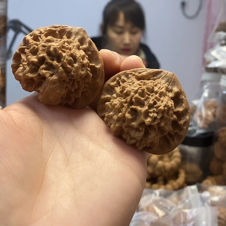 文玩核桃把件51官帽红皮
