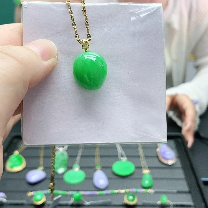 翡翠18K金镶嵌颈饰翡翠18K金镶嵌项链吊坠