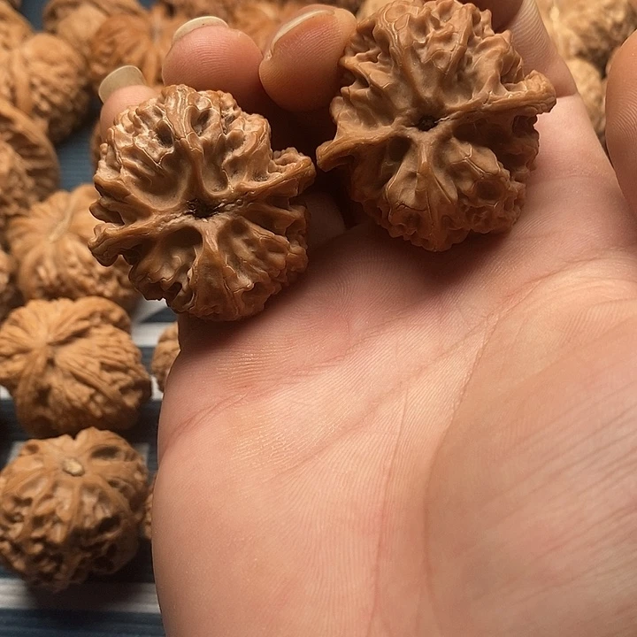 文玩核桃吊坠苹果