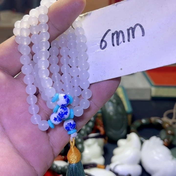 石英质玉未镶嵌颈饰