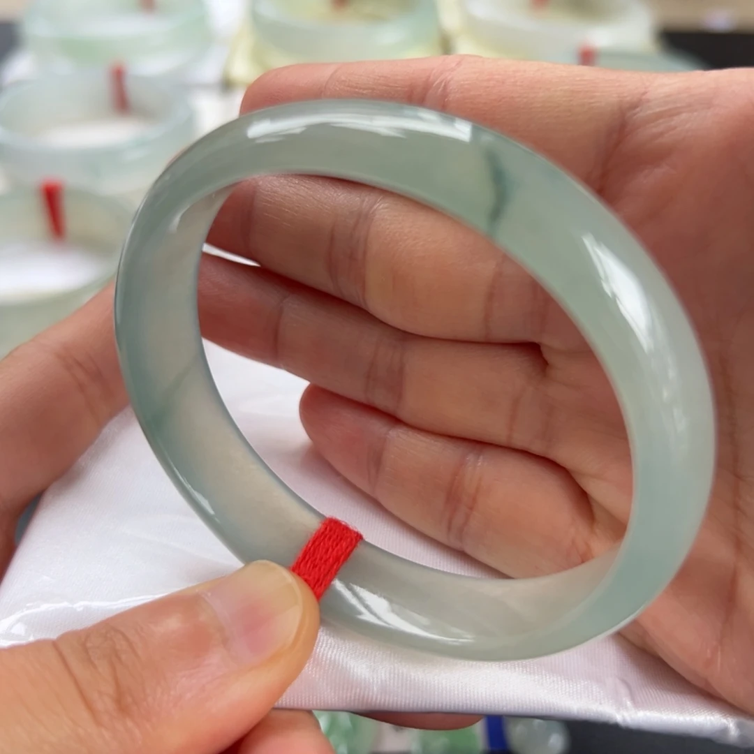 翡翠手镯未镶嵌手镯