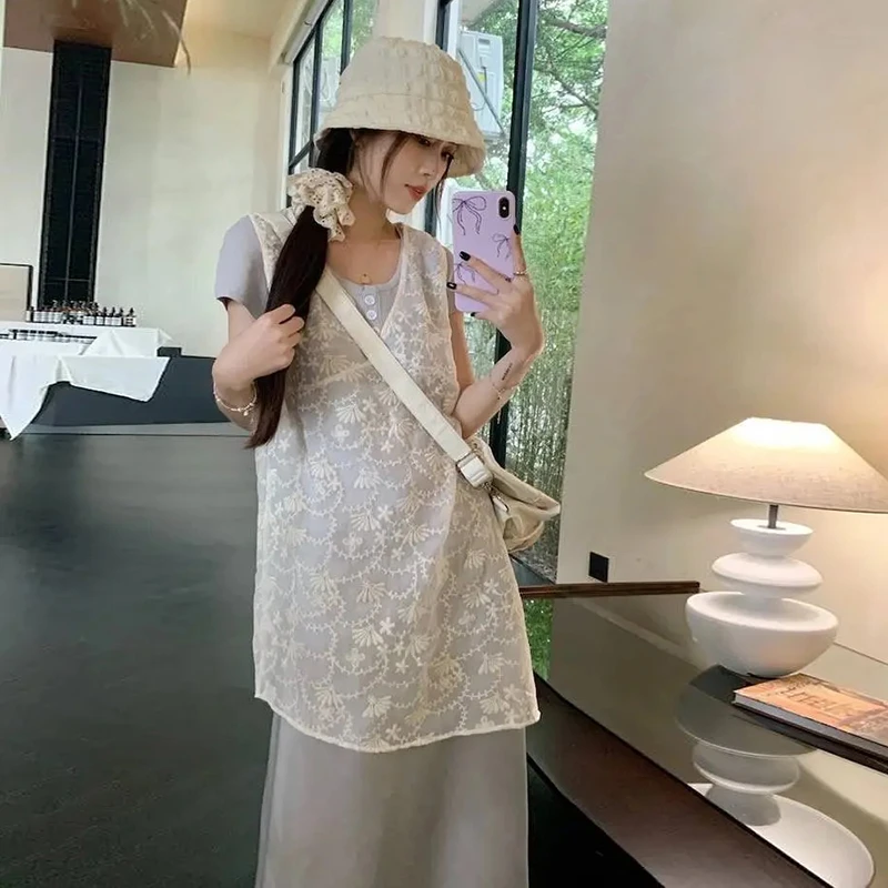 穿搭法式温桑蕾丝罩衫叠穿+坑条圆领短袖T+醋酸A版宽松半身裙套装