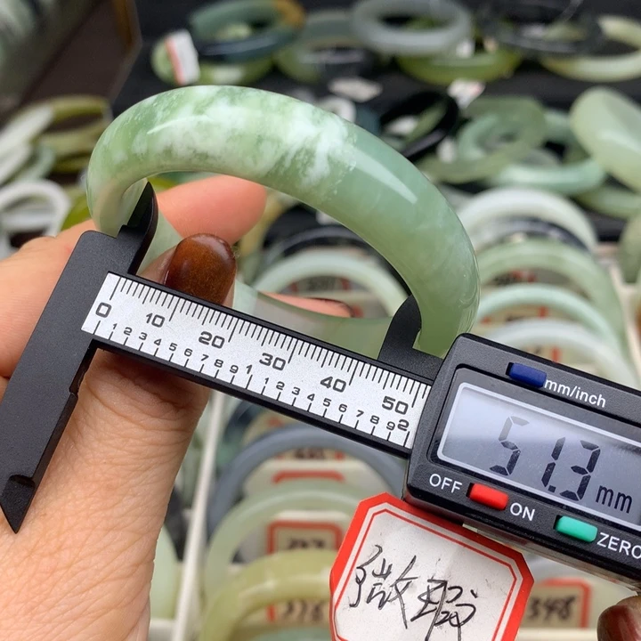 蛇纹石玉未镶嵌手镯360