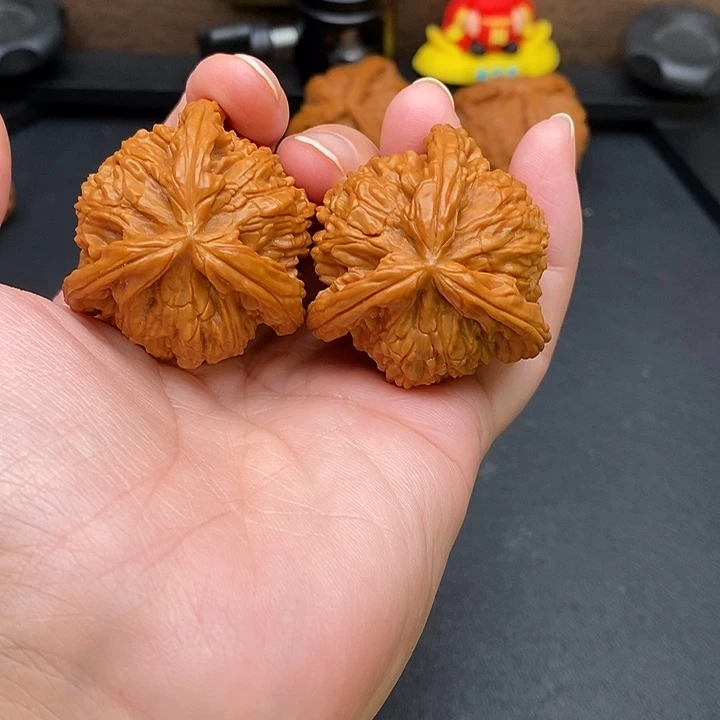 鱼***怿把件文玩核桃白奔
