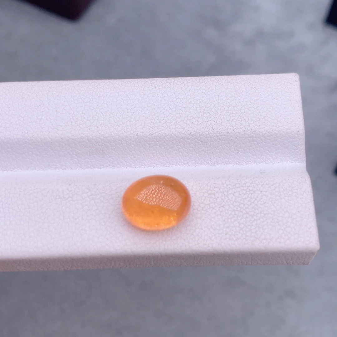 裸石未镶嵌石榴石（芬达石）7.21克拉蛋面