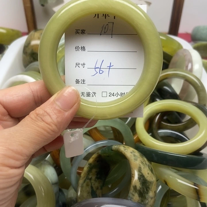 未镶嵌蛇纹石玉手镯