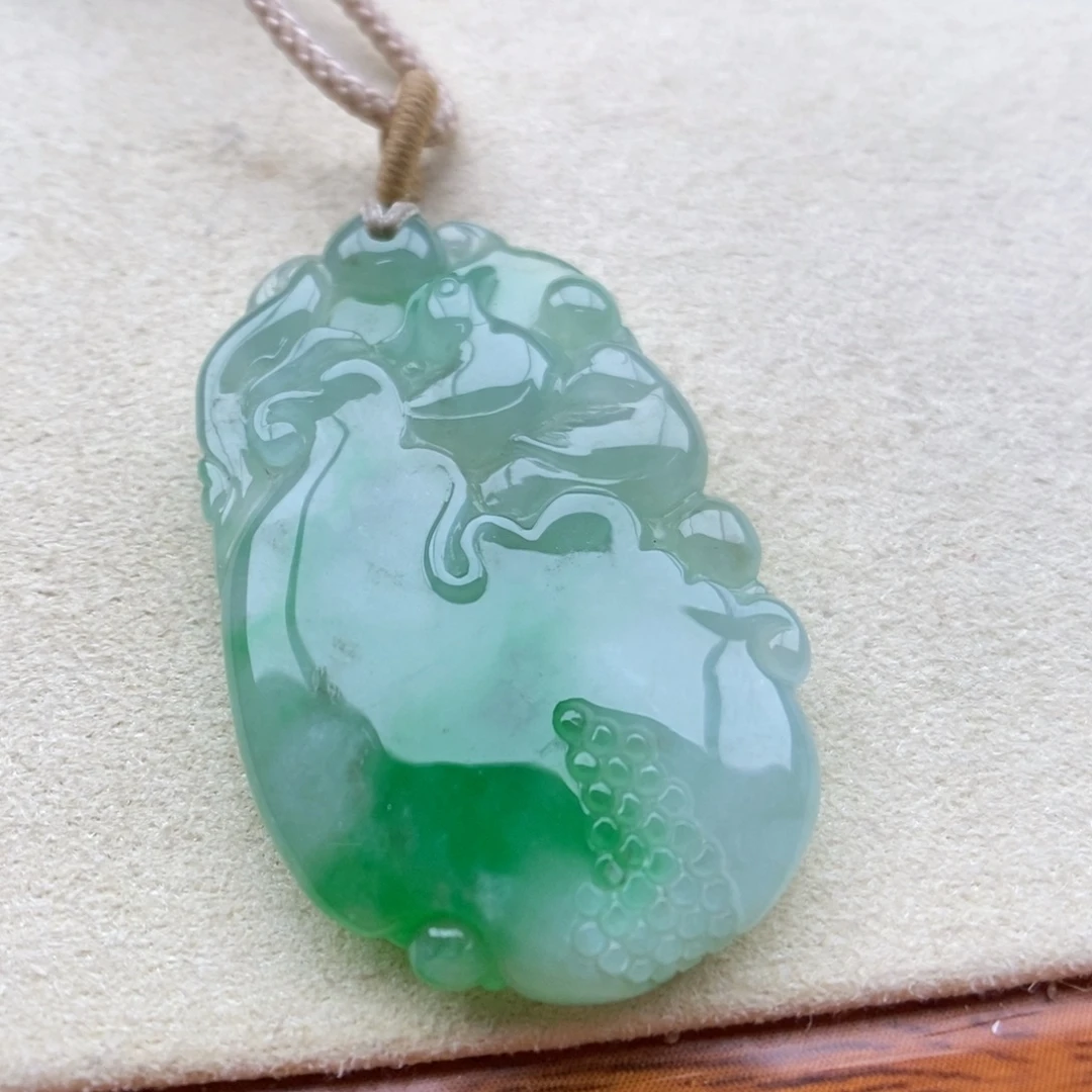 翡翠未镶嵌颈饰吊坠37