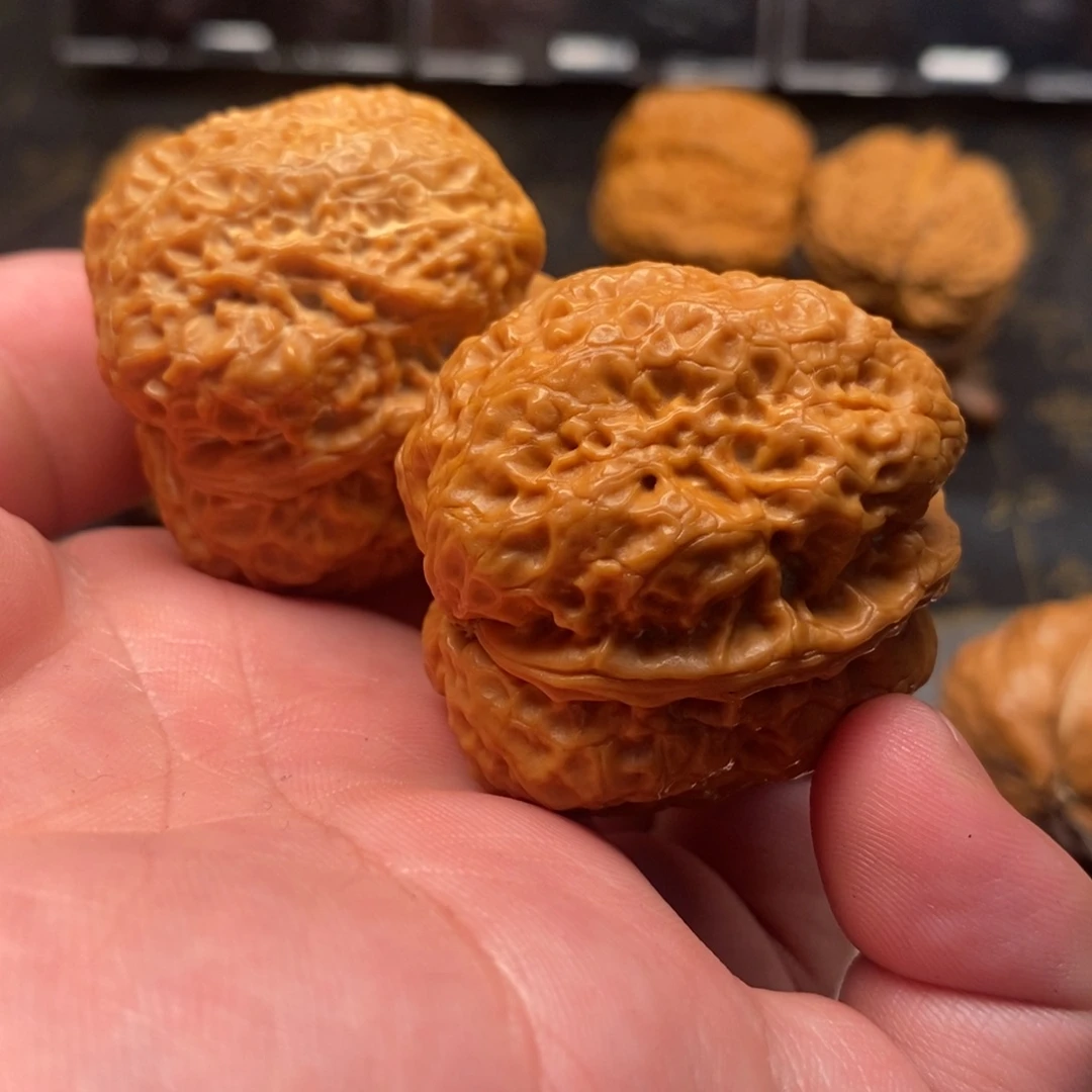 文玩核桃吊坠龙顶蛤蟆头