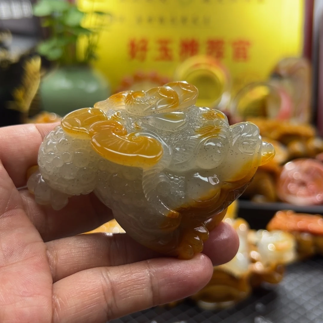 颈饰未镶嵌石英质玉