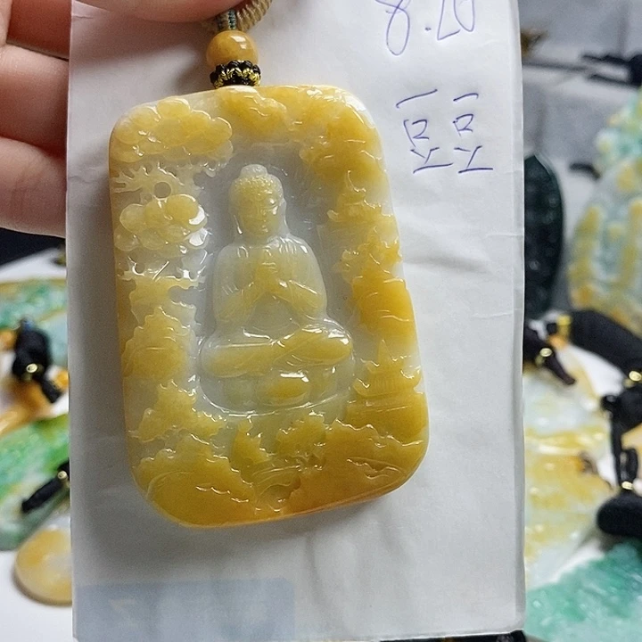 颈饰未镶嵌翡翠?*哥翡翠