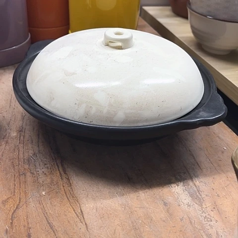 微瑕，明火，口径20高度5带奶油色盖子