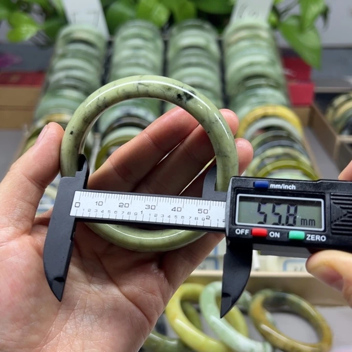 蛇纹石玉未镶嵌手镯4