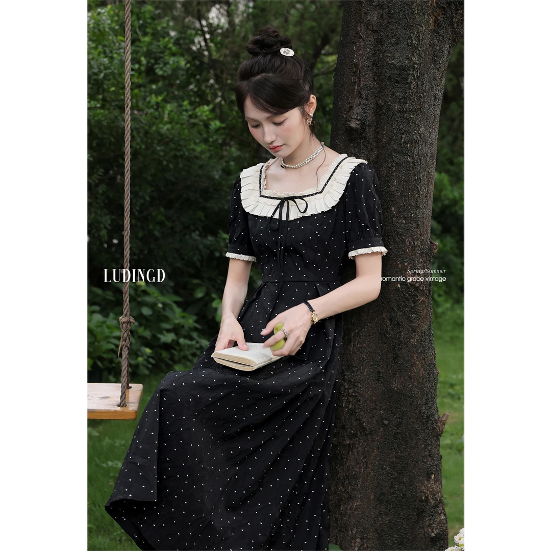 《粉丝福利》鹿盯盯微胖大码女装胖mm法式黑色波点方领连衣裙女夏季