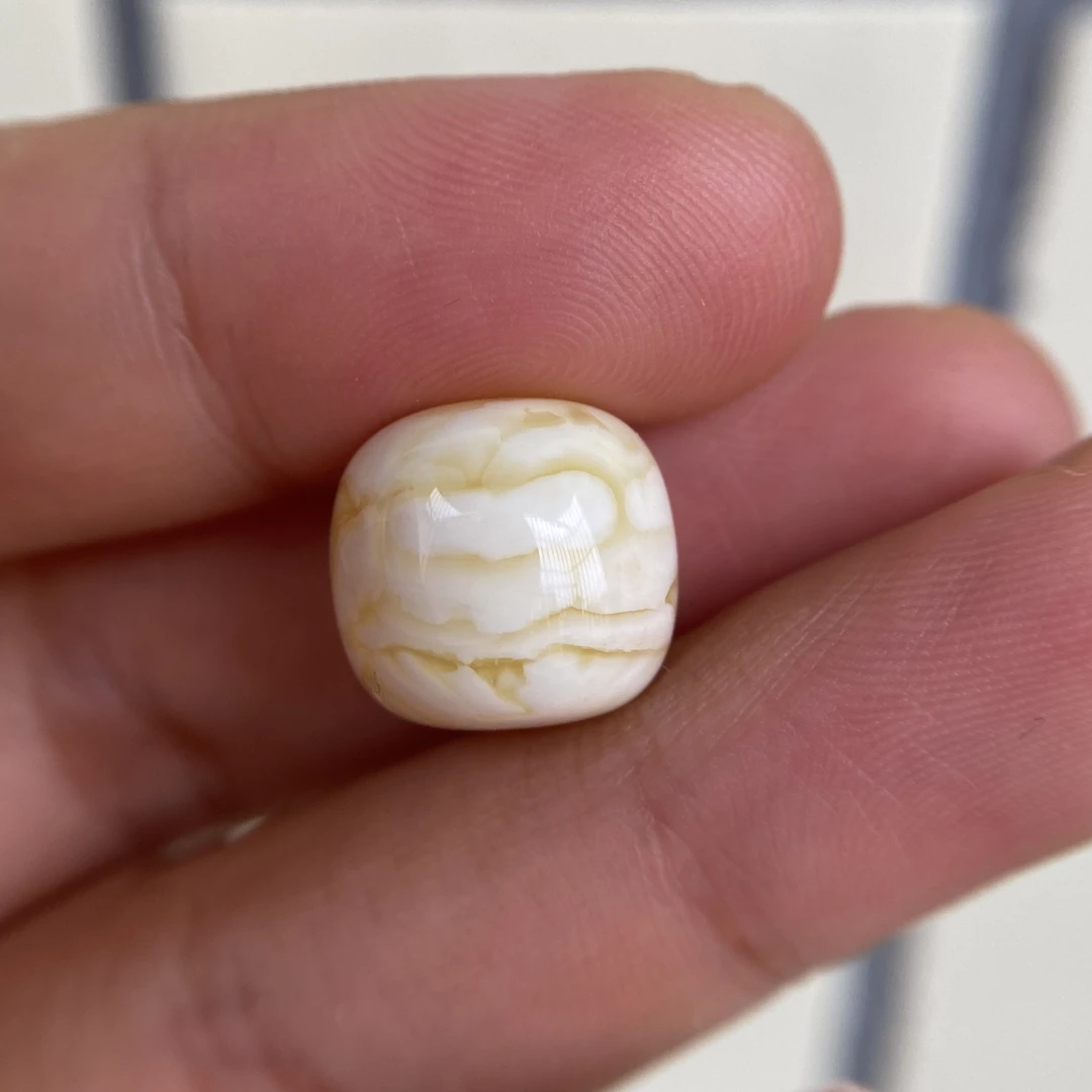 蜜蜡浓蜡千层老型配饰13.1×12.2mm,丁点粉尘点忽略吧,整体够用