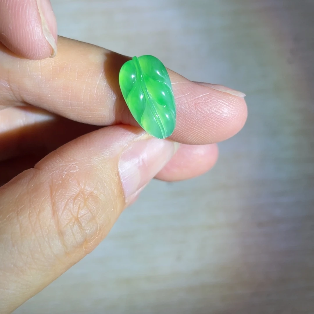 翡翠未镶嵌颈饰叶子