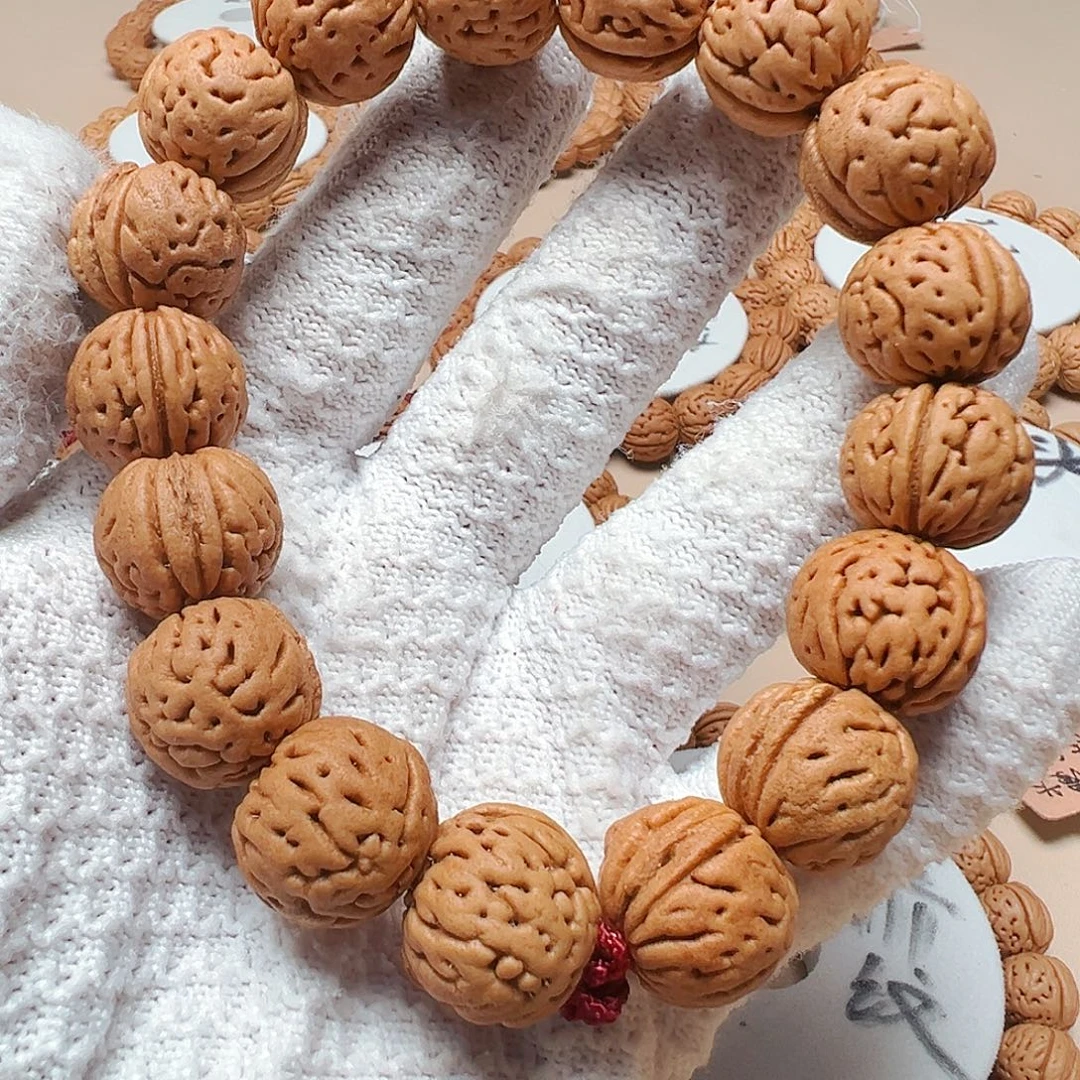 男***人手串桃核1.8小正圆