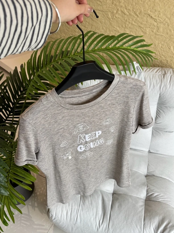 在韩_夏季新款圆领刺绣印花短袖T恤