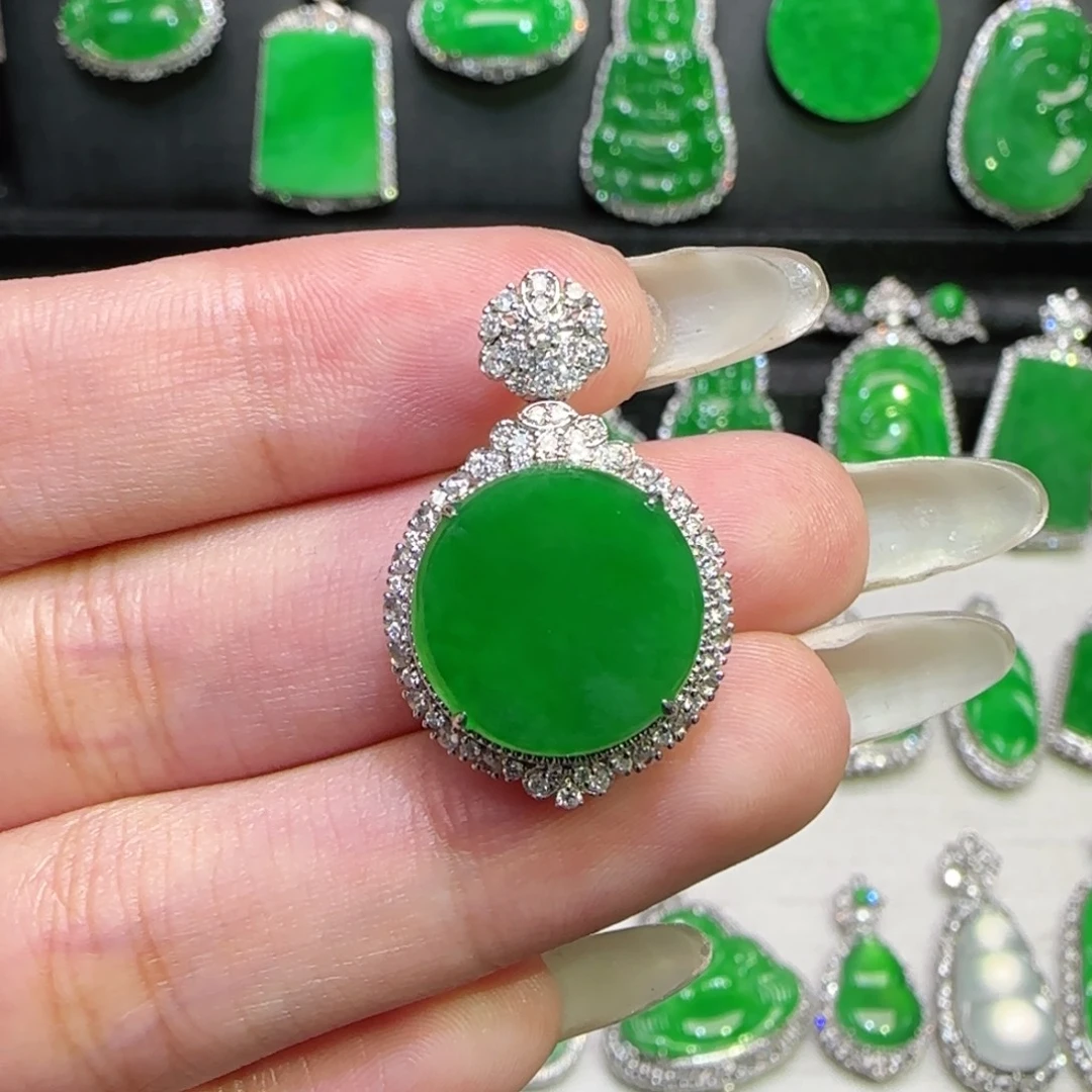 翡翠18K金镶嵌颈饰