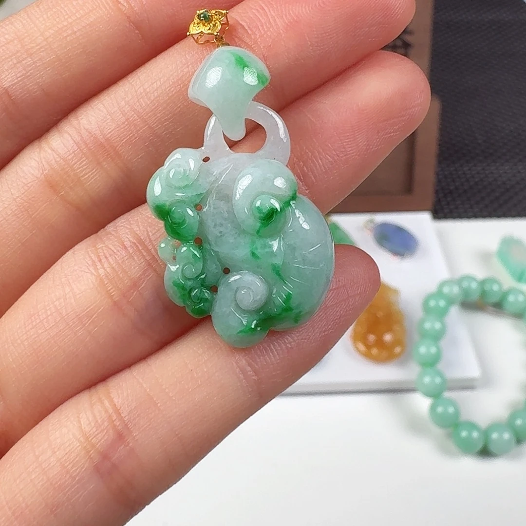 翡翠18K金镶嵌颈饰