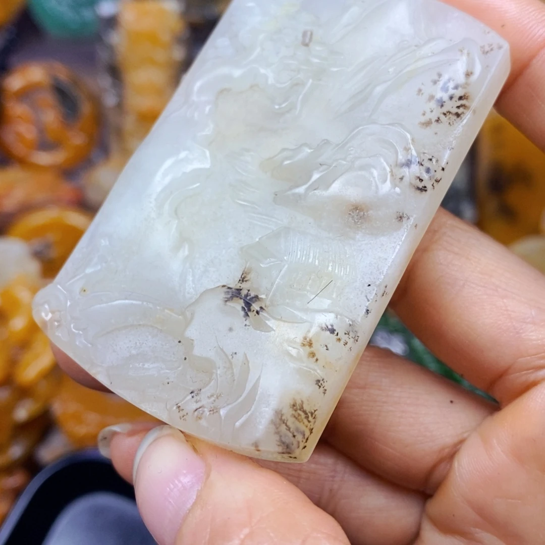 未镶嵌石英质玉（黄龙玉）颈饰