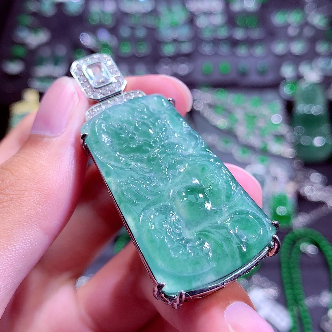 翡翠未镶嵌颈饰挂件