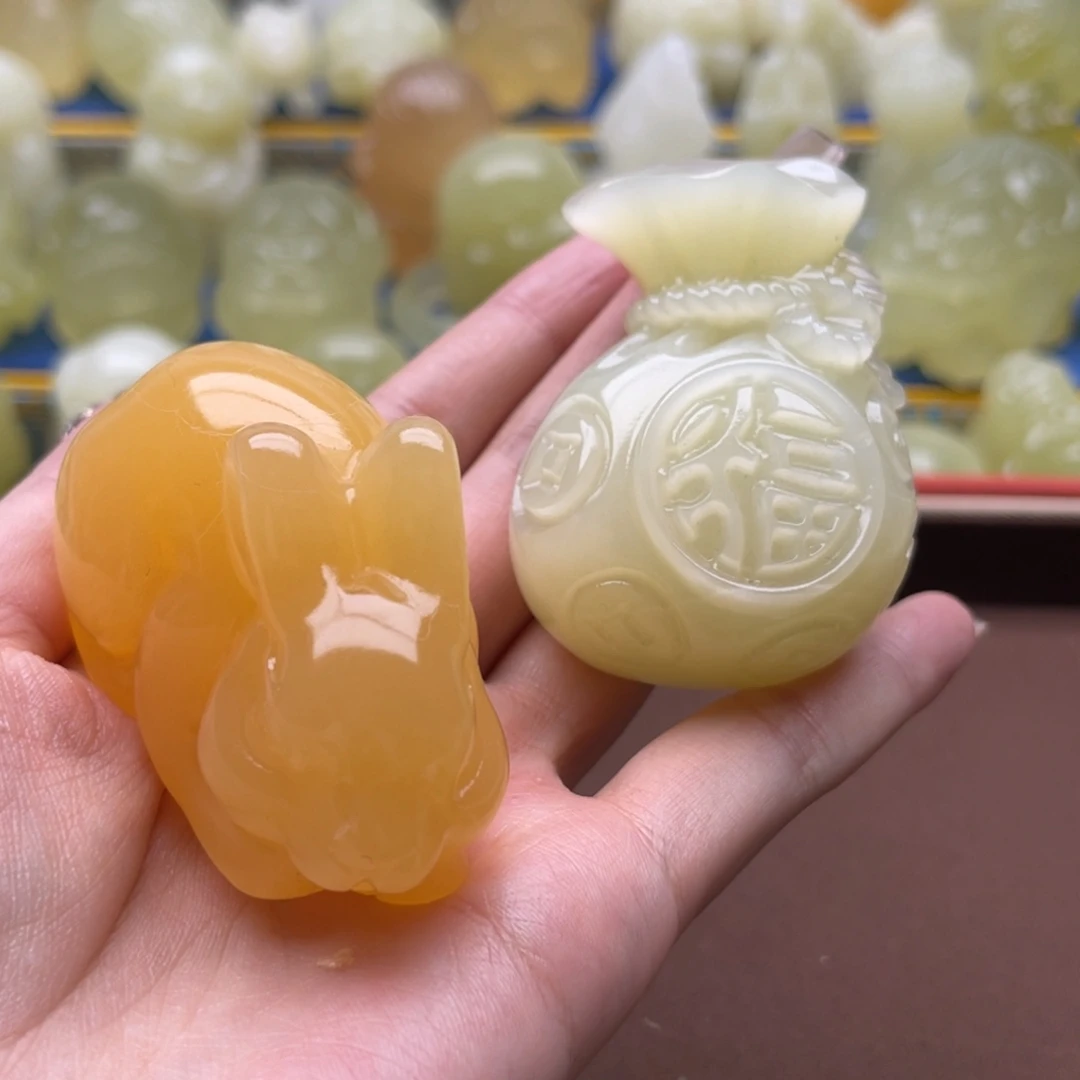 花***美玉天然桌面摆放摆件