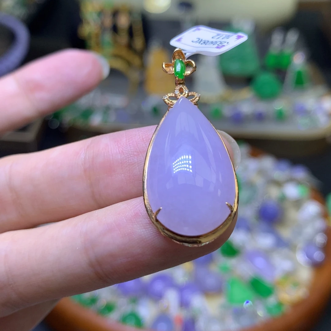 颈饰18K金镶嵌翡翠