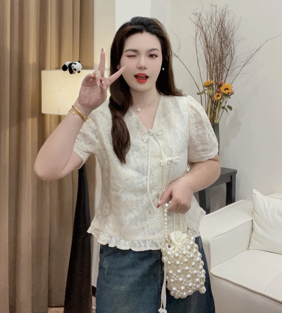 大码女装新款2025夏季新中式盘扣小香风V领蕾丝显瘦法式短袖上衣