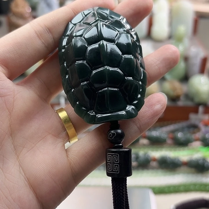 和田玉未镶嵌挂件富甲