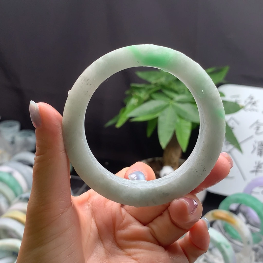 定制翡翠未镶嵌手镯