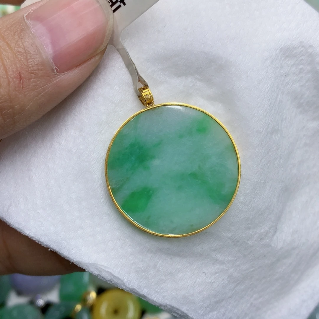 翡翠18K金镶嵌颈饰翡翠