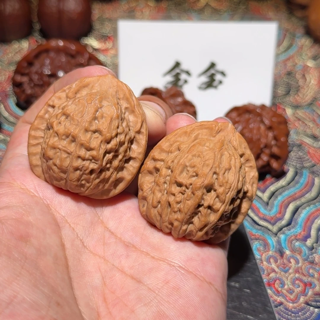把件核桃057原生树玉观音，尺寸38 35 40.5