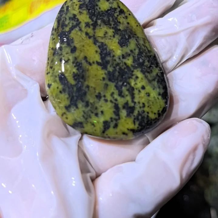 东***韵有机玻璃藏玉药王石原石手把件