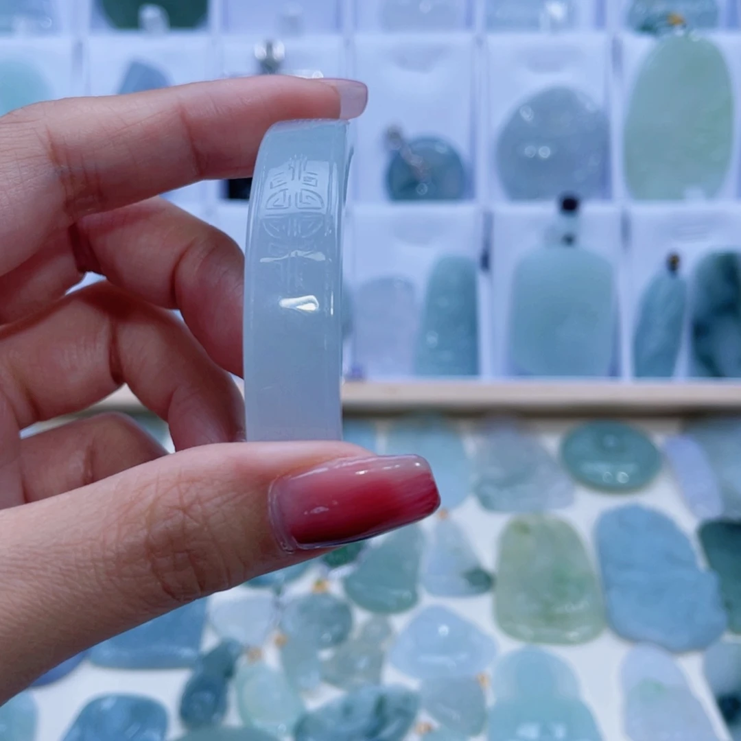 翡翠颈饰未镶嵌一*