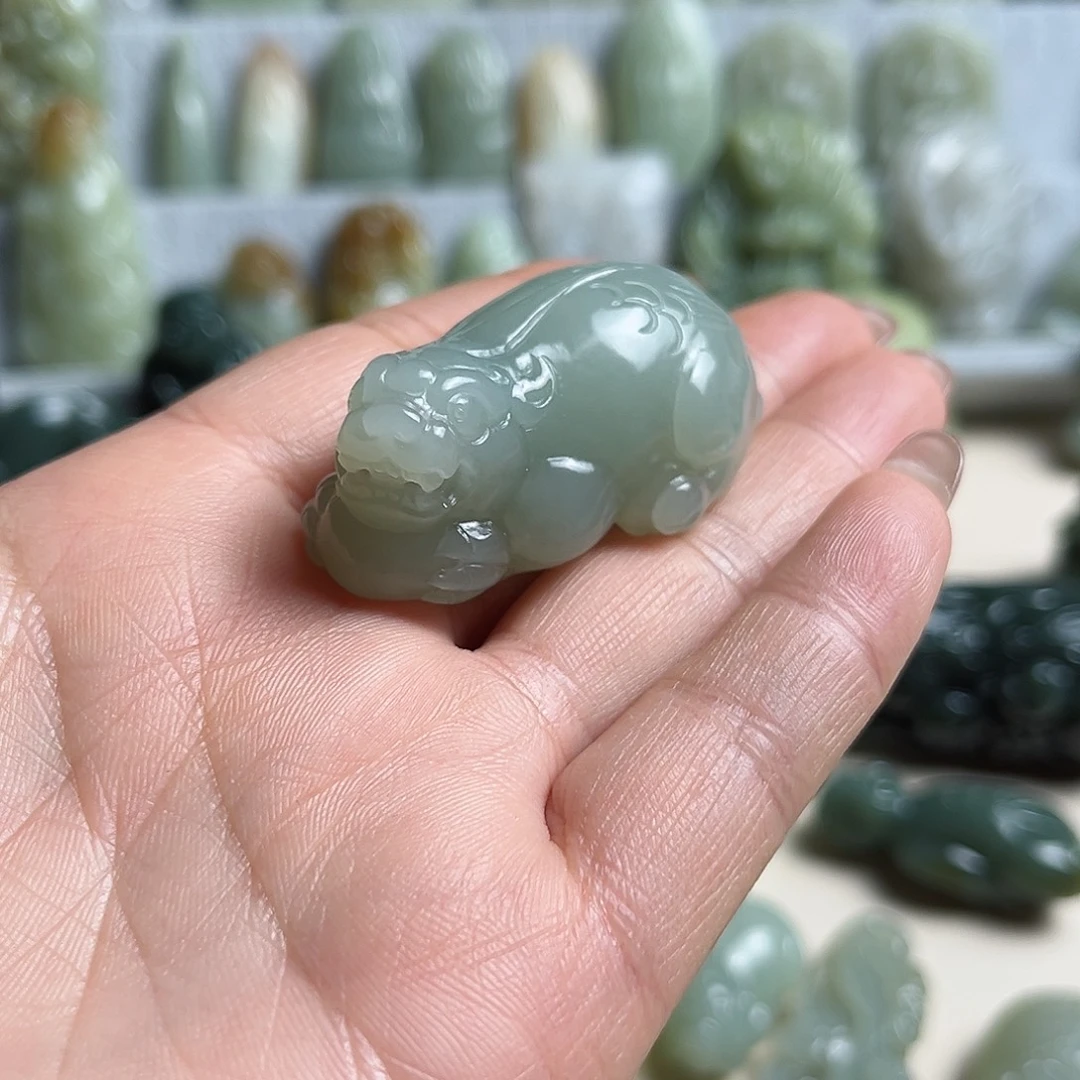 日***。和田玉未镶嵌挂件